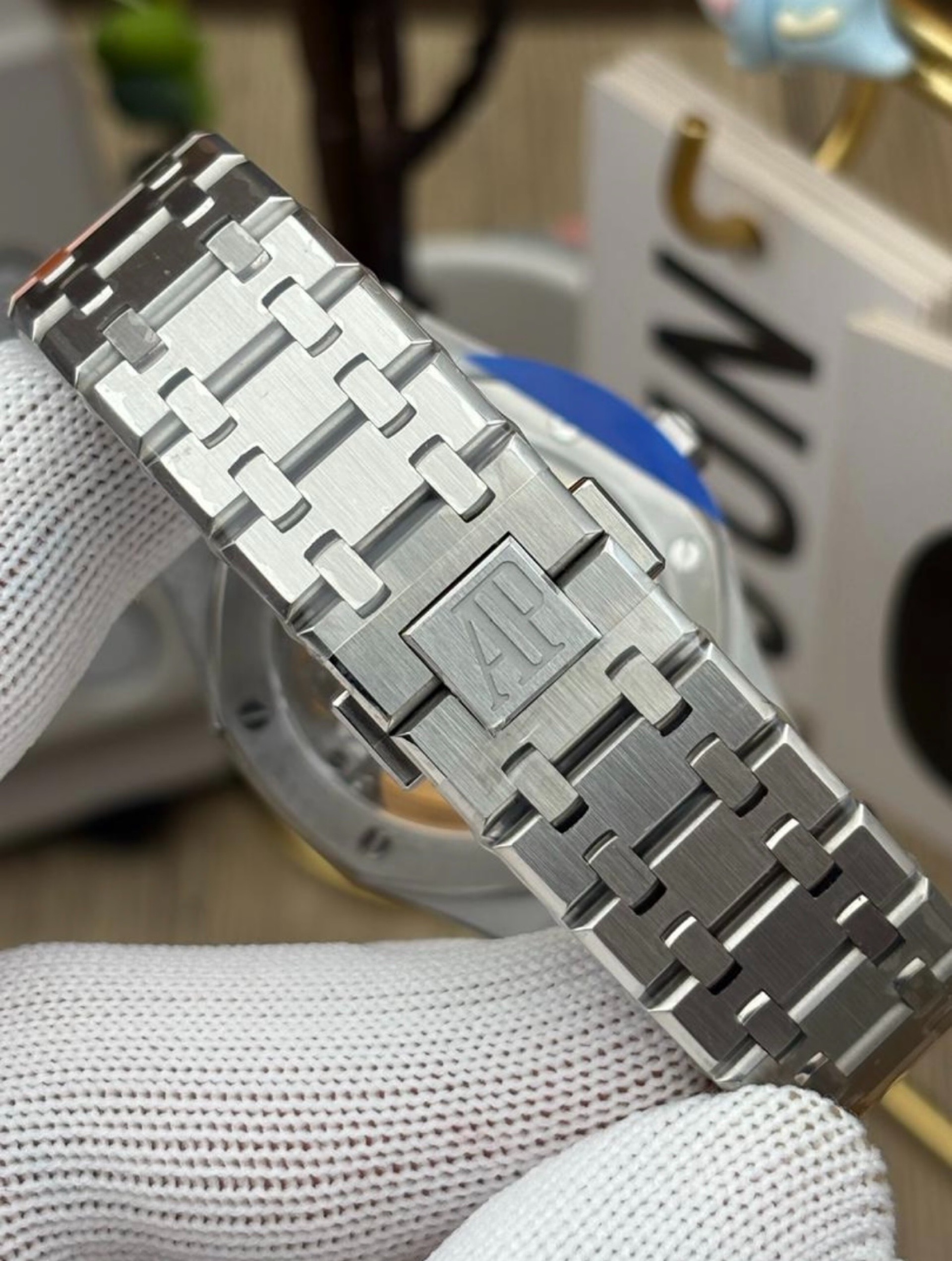     Audemars Piguet Royal Oak blue view 3