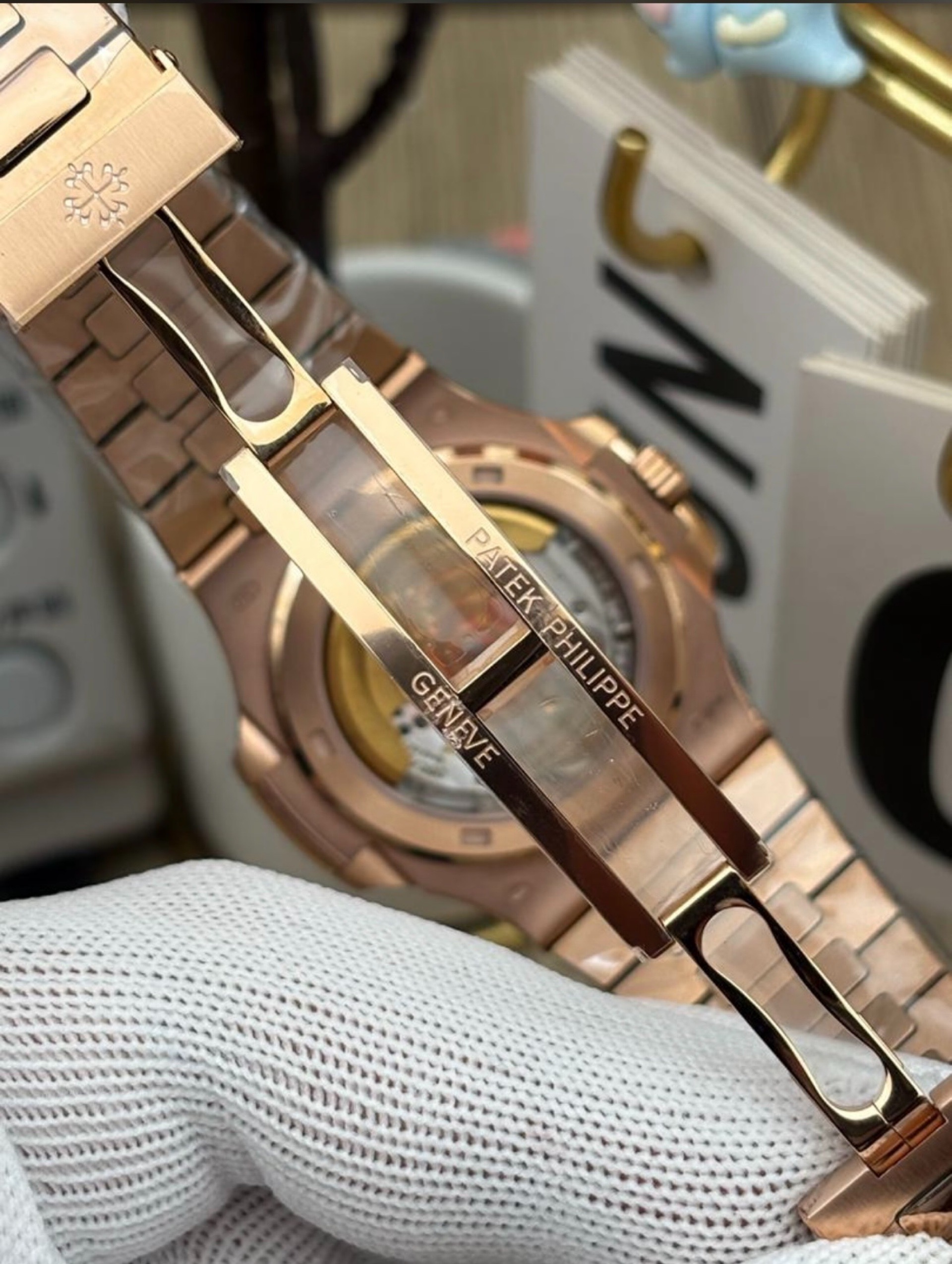    Patek Philippe Nautilus rose gold view 3