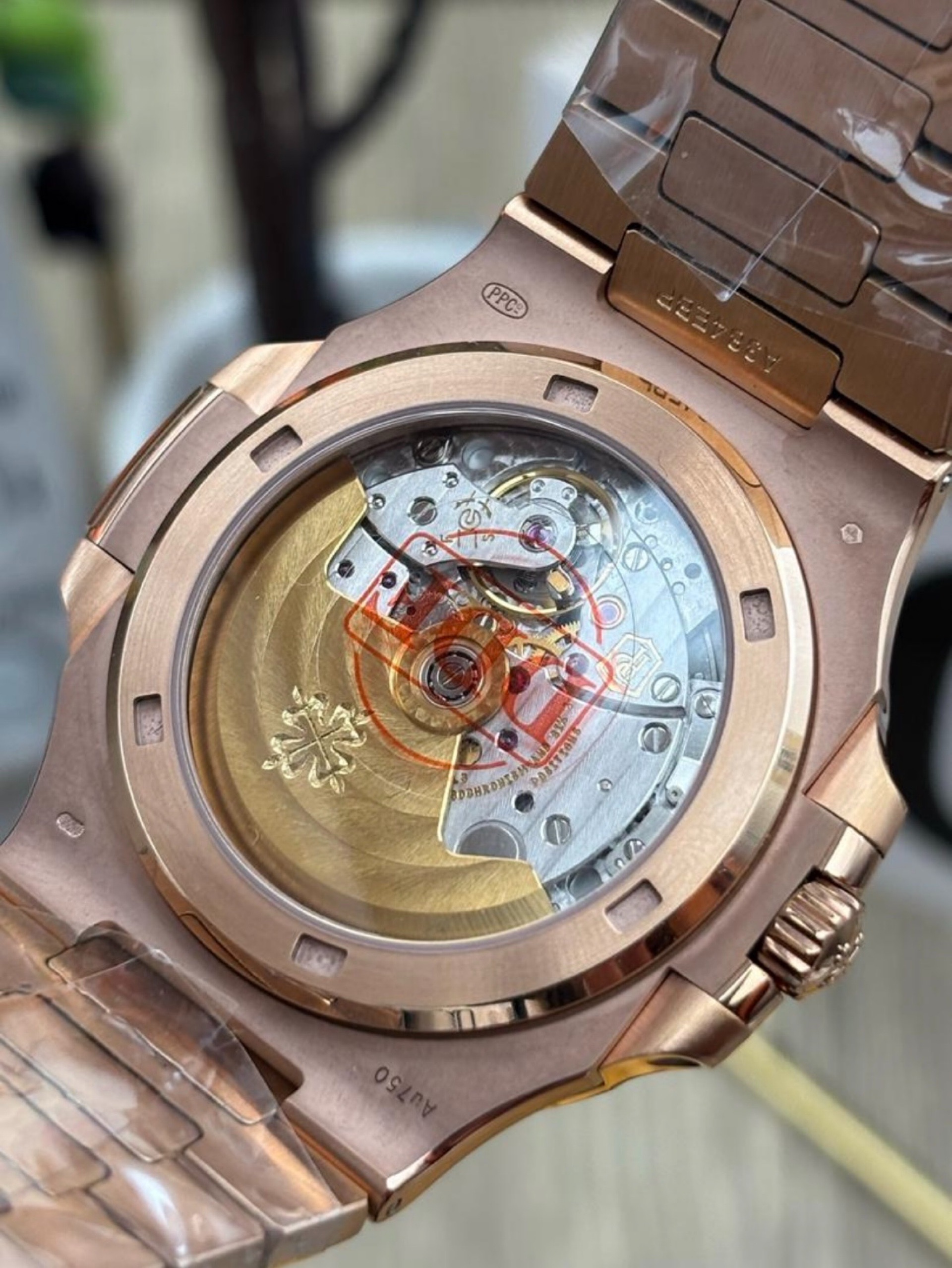    Patek Philippe Nautilus rose gold view 5