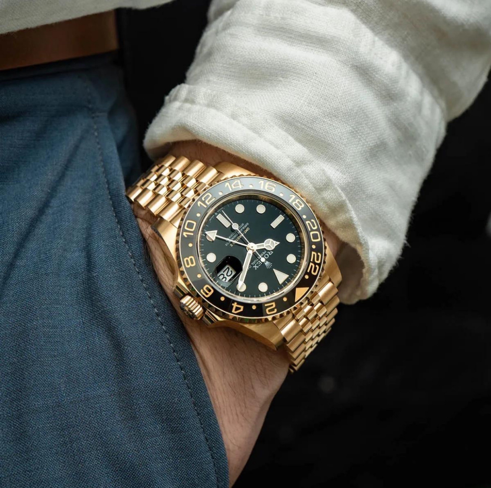 Rolex GMT-Master II “Bruce Wayne” Full Yellow Gold view 3