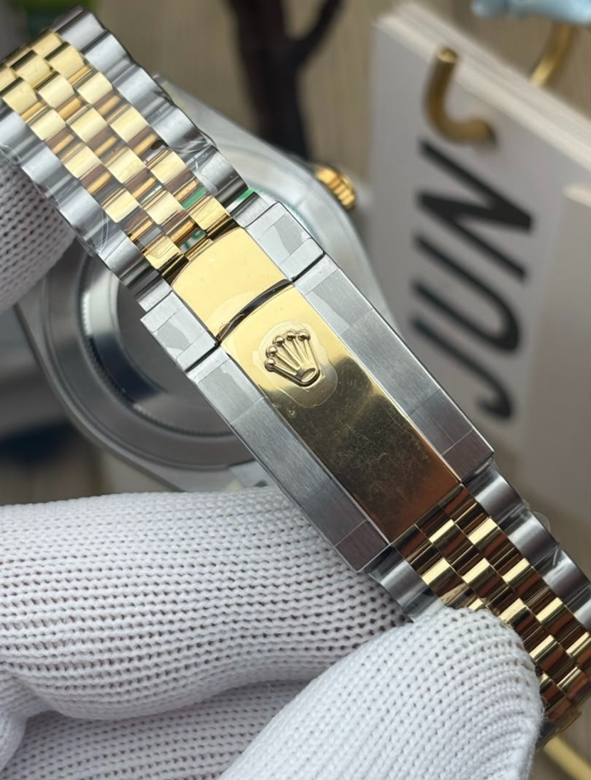 Rolex Datejust Champagne Dial Yellow Gold Oystersteel view 4