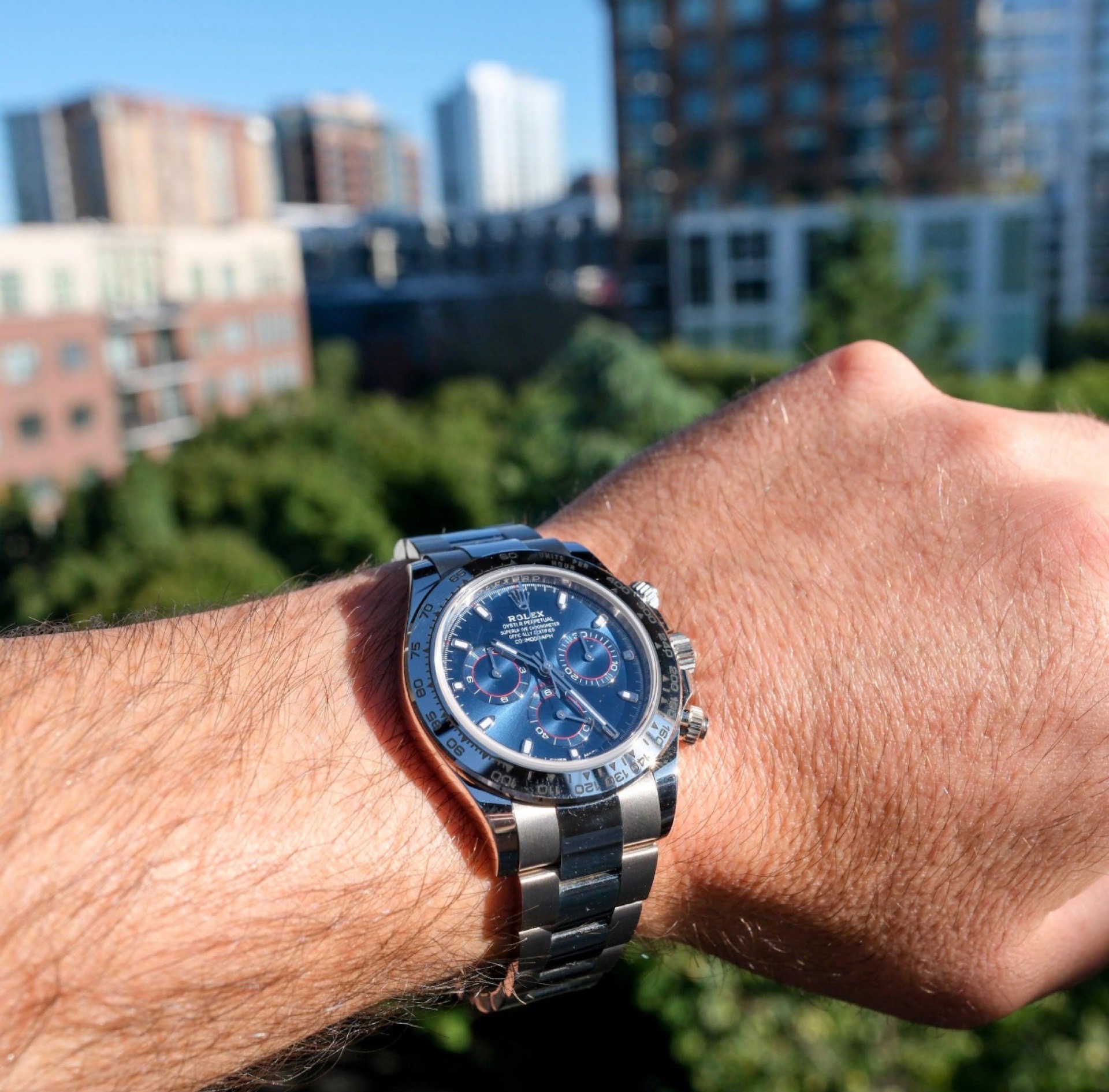 Rolex Cosmograph Daytona Oyster Blue view 2